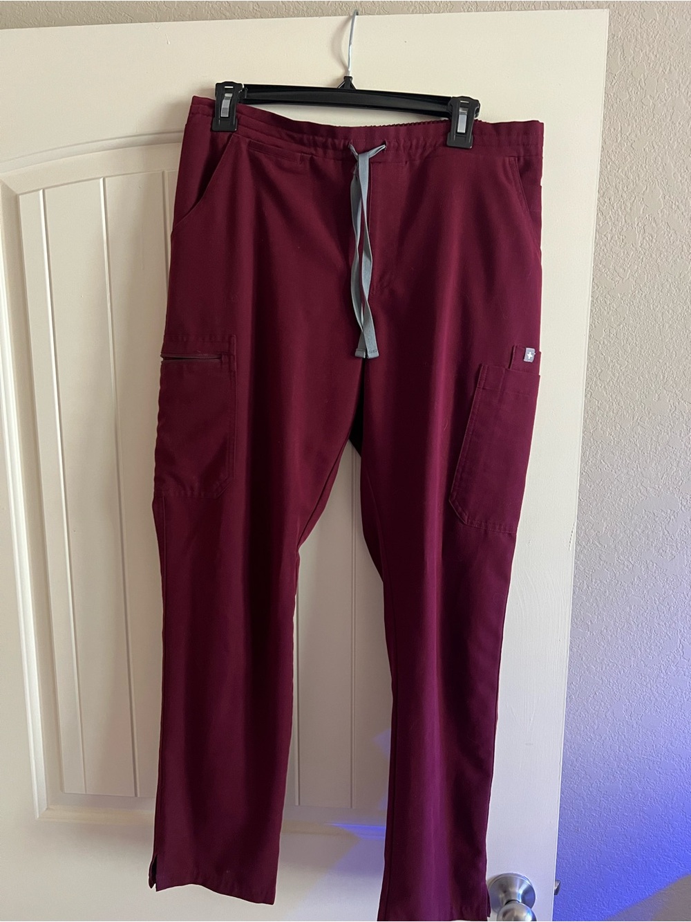 FIGS Women’s Yola scrub bottoms Medium